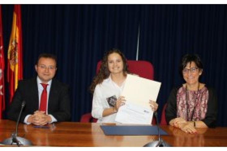 Madrid - Adriana Pedrayes, alumna de ESIC, consigue la beca excelencia otorgada por el Ayuntamiento de Pozuelo