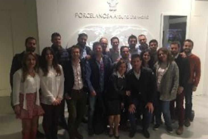 Valencia - Alumnos del Máster en Dirección de Marketing y Gestión Comercial visitan Porcelanosa