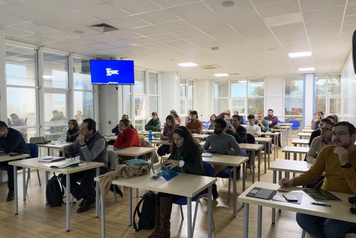 Sala llena de gente en ESIC Sevilla