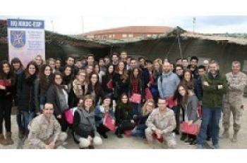 Alumnos de Comunicación y Marketing de ESIC Valencia visitan la base de la OTAN en Bétera