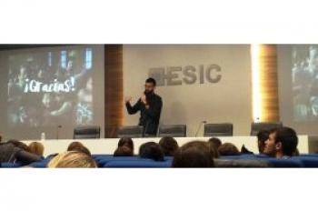 Valencia - La criatura creativa inspira a los alumnos de grado de ESIC